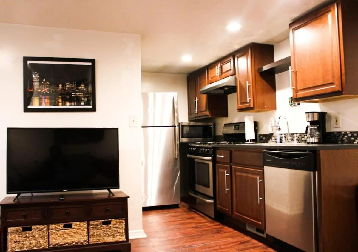 1 Bed Apt - Amazing Location 1 Block To Carson St Pittsburgh 0*,  Stany Zjednoczone Ameryki