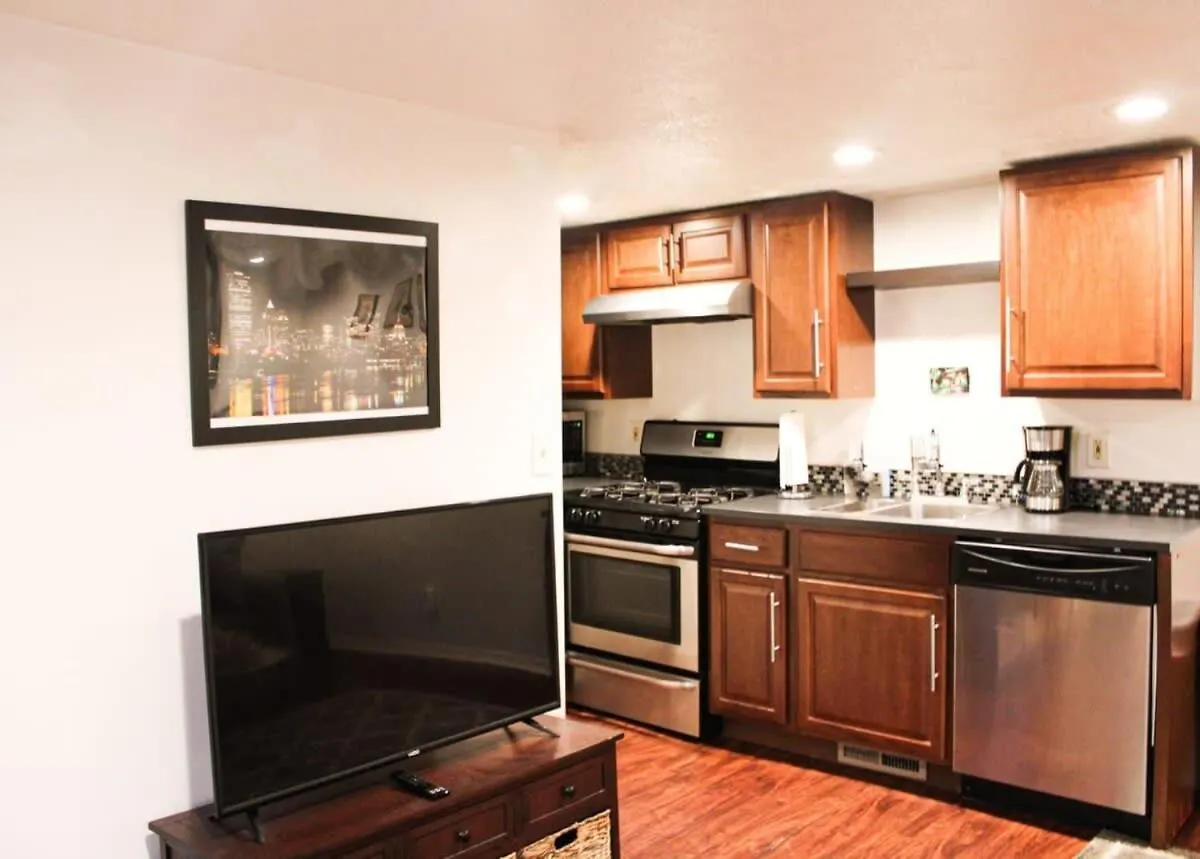 1 Bed Apt - Amazing Location 1 Block To Carson St Pittsburgh United States