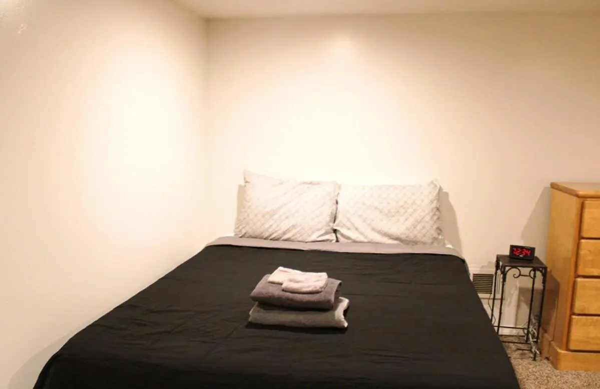 1 Bed Apt - Amazing Location 1 Block To Carson St Pittsburgh Apartment